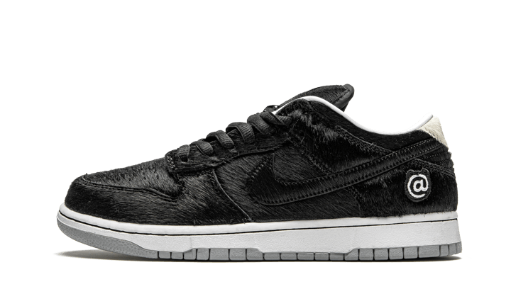 Nike SB Dunk Low BE@RBRICK Medicom Toy (CZ5127-001) - Uniquekicks.be