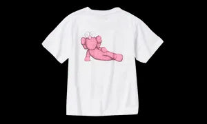 Uniqlo T-Shirt KAWS Pink Graphic - 467774