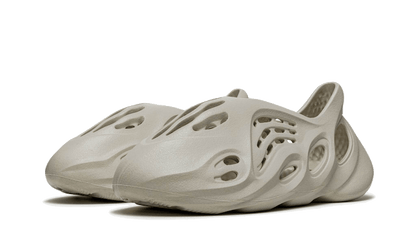 Adidas Adidas Yeezy Foam RNNR Sand - FY4567